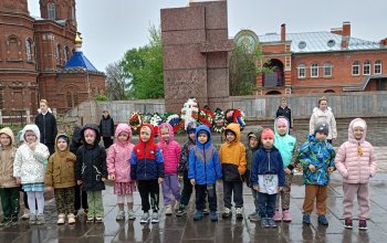 "Возложение цветов к Вечному огню"