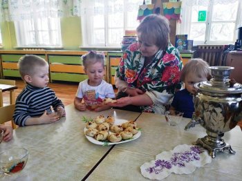 "Жаворонки летают, весну закликают"